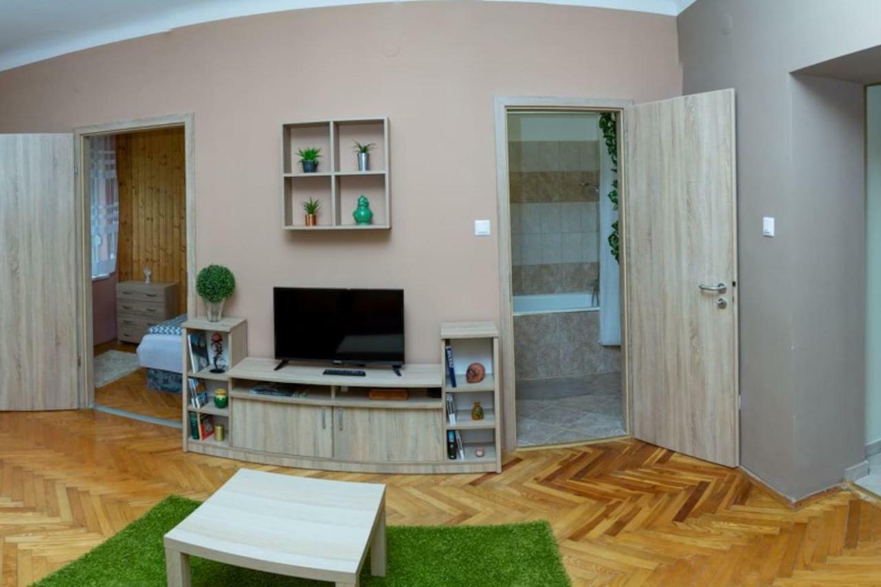 Koroesi Apartman Pecs Luaran gambar